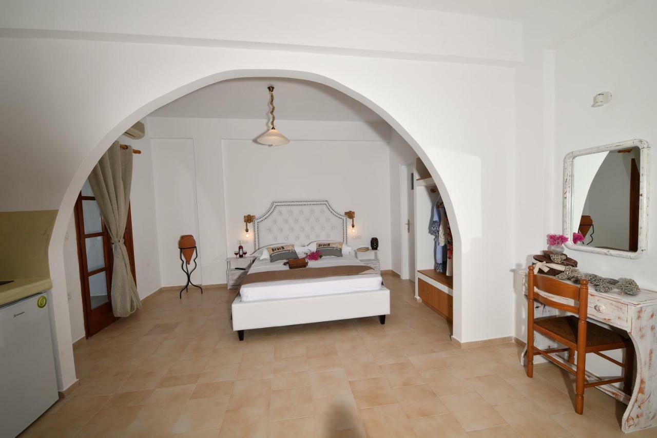 Philoxenia Hotel & Studios ペリッサ エクステリア 写真